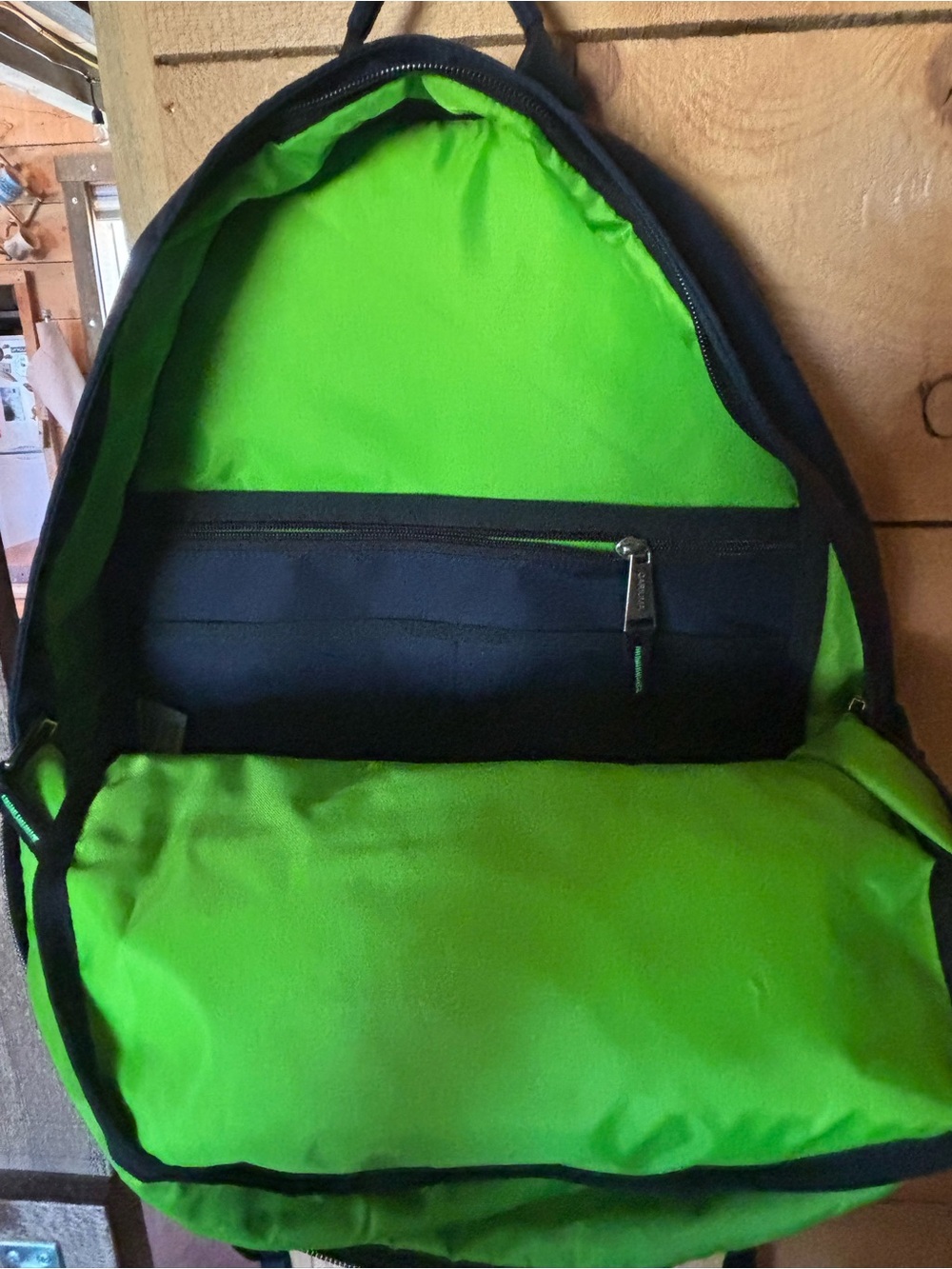 Cariuma Backpack - Picture 3 of 3